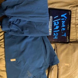 Large men’s fig’s joggers scrubs